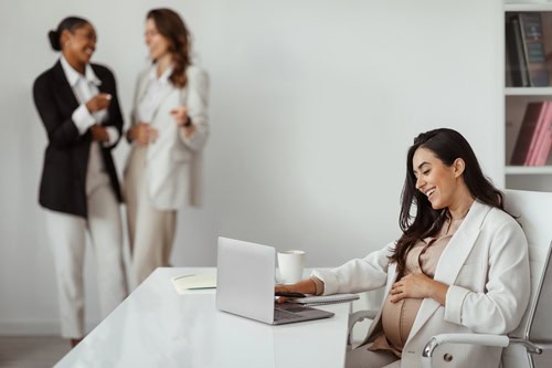 pregnant-woman-working